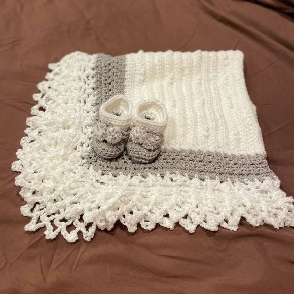 Handmade crochet baby afghan blanket - Picture 3 of 4